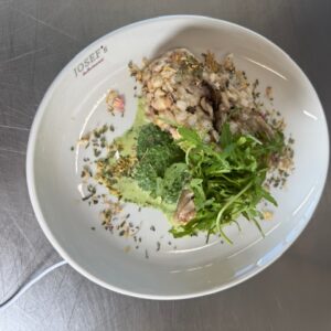 PILZKNÖDEL MIT SPINATSAUCE (A,C,G)