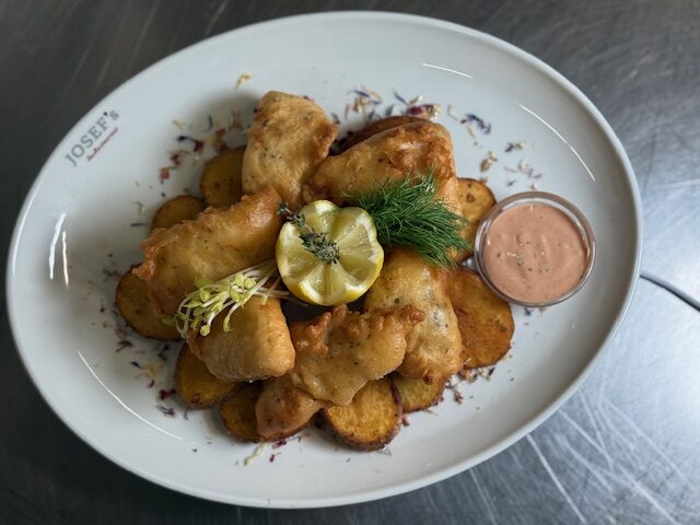 FISH N CHIPS MIT HANDGEMACHTEN KARTOFFELSCHEIBEN (A,C,D)