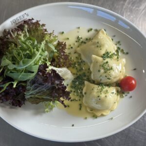 KÄRNTNER KASNUDELN MIT BUTTER (A,C,G)