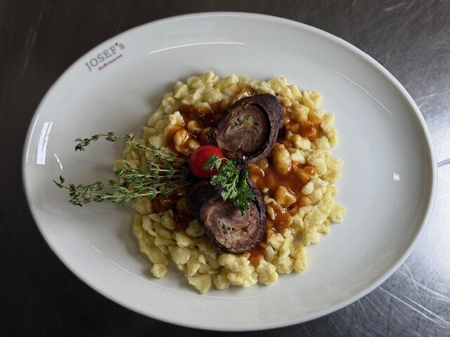 RINDSROULADE MIT SPÄTZLE (A,C,G,I,J)